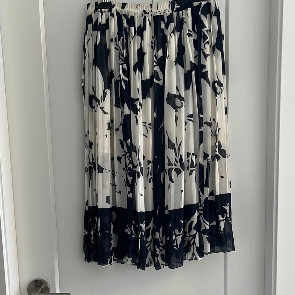Club Monaco Navy and Cream Floral Silk Skirt